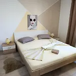 Lea-stella Apartman *