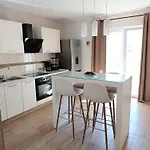 Lea-stella Apartman *