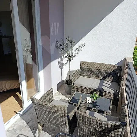 Lea-stella Apartment *